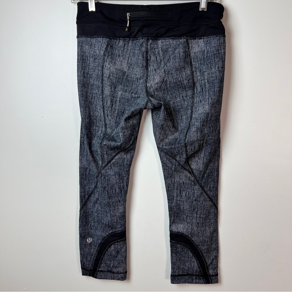 Lululemon Black & White Cropped Leggings | Women’s Size 6 - Picture 5 of 8